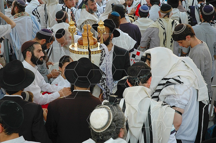 Kotel Torah Praying 041