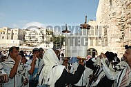 Kotel Torah Praying 011