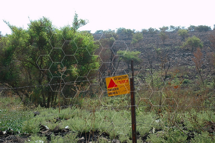 Golan Heights Minefield Warning Sign 0001