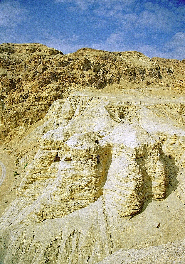Qumran Caves 007