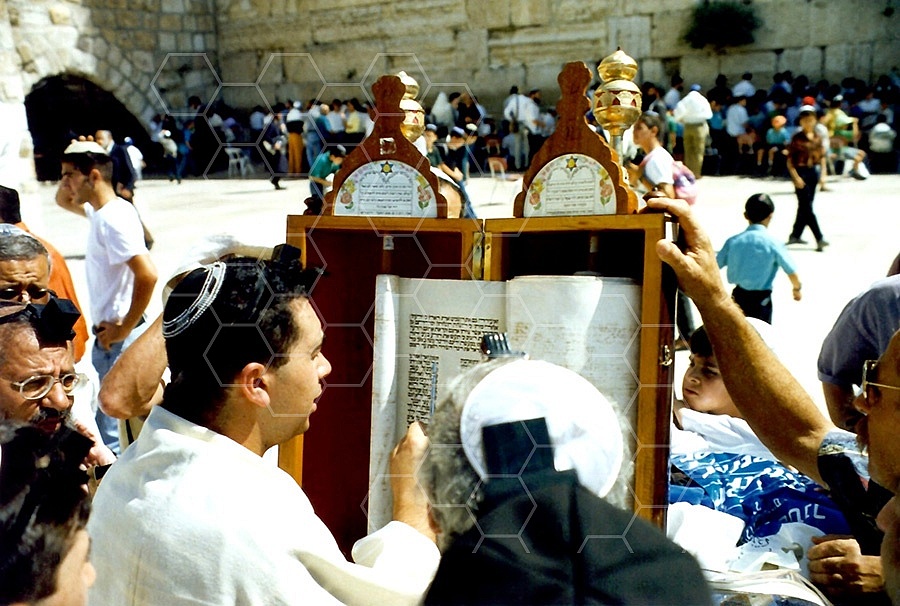 Kotel Torah Praying 055