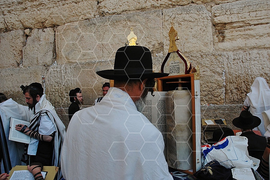 Kotel Torah Praying 047