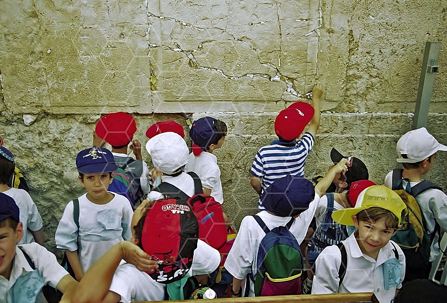Children Praying 0016