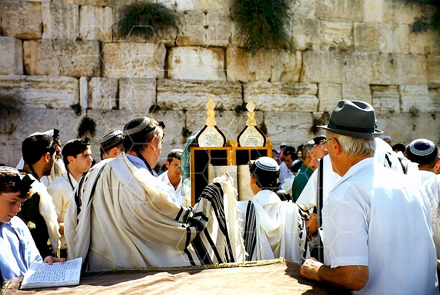 Kotel Torah Praying 013