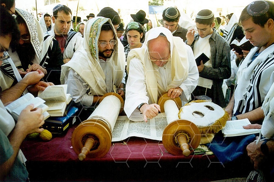 Kotel Torah Praying 035