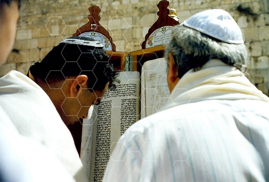 Kotel Torah Praying 030