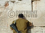 Kotel Soldier Praying 026