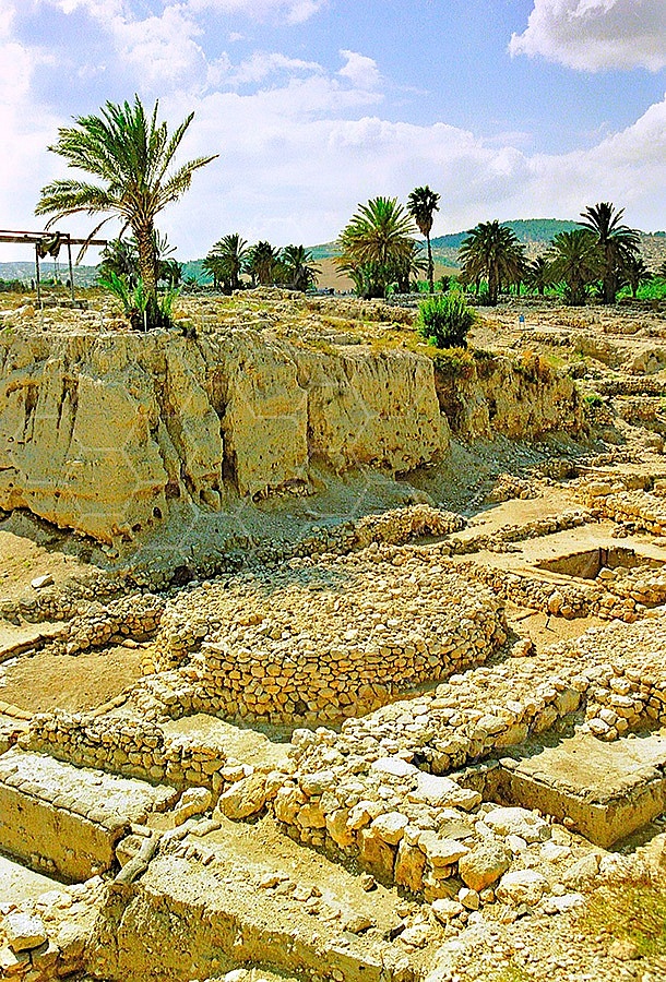 Tel Megiddo Altar 001