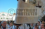 Kotel Torah Praying 012