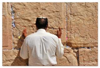 Jewish Israel Holidays Customs Rituals Festivals Man Praying 0021