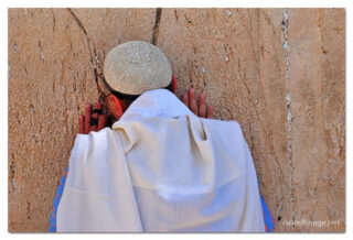 Jewish Israel Holidays Customs Rituals Festivals Man Praying 0025