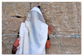 Jewish Israel Holidays Customs Rituals Festivals Man Praying 0031