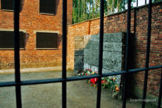 Auschwitz concentration camp Auschwitz Execution Wall 0003