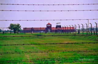 Birkenau Main Gate 0004