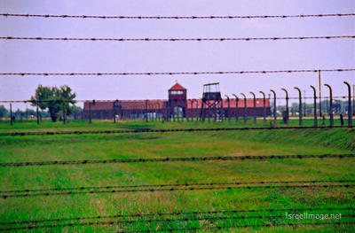 Birkenau Main Gate 0004