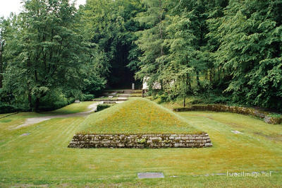 Flossenbürg Pile Of Ashes 0004
