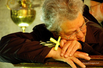 christian people praying Christian People Praying Jerusalem 0008