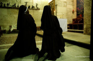 christian people praying Christian People Praying Jerusalem Holy Sepulchre 0002