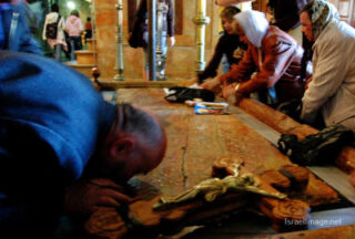 christian people praying Christian People Praying Jerusalem Holy Sepulchre 0003