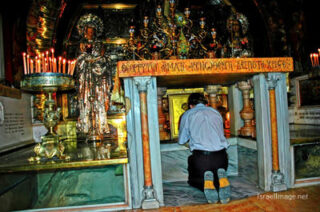 christian people praying Christian People Praying Jerusalem Holy Sepulchre 0017