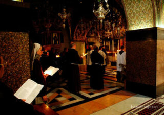 christian people praying Christian People Praying Jerusalem Holy Sepulchre 0019