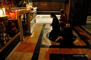 christian people praying Christian People Praying Jerusalem Holy Sepulchre 0021