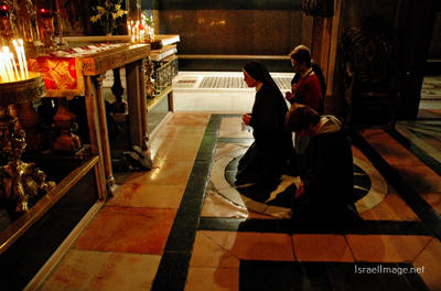 christian people praying Christian People Praying Jerusalem Holy Sepulchre 0021