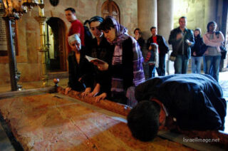 christian people praying Christian People Praying Jerusalem Holy Sepulchre 0023