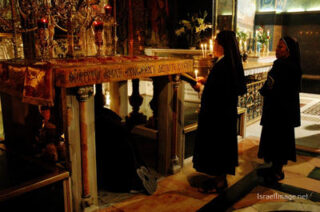 christian people praying Christian People Praying Jerusalem Holy Sepulchre 0024