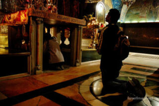 Christian People Praying Jerusalem Holy Sepulchre 0030