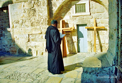 pho-chrpeopray-christian people praying jerusalem holy sepulchre 0037th Christian People Praying Jerusalem Holy Sepulchre 0037