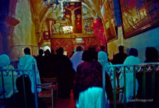 pho-chrpeopray-christian people praying jerusalem holy sepulchre 0038th Christian People Praying Jerusalem Holy Sepulchre 0038