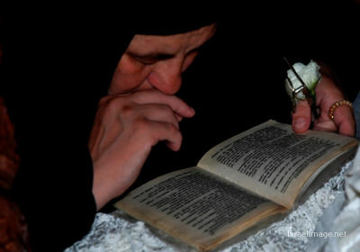 Christian People Praying Jerusalem Marys Tomb 0004
