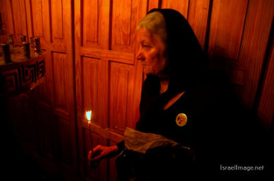 Christian People Praying Jerusalem Marys Tomb 0006