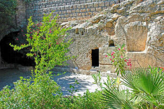 the footsteps of jesuse Jerusalem Garden Tomb 0001