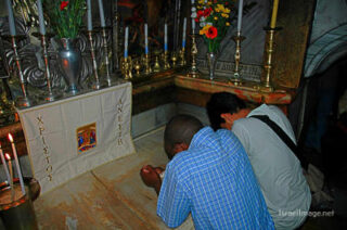 the footsteps of jesuse Jerusalem Holy Sepulchre Jesus Tomb 0002