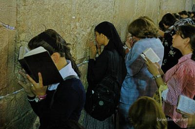 kotel Women praying Kotel Women Praying 0022
