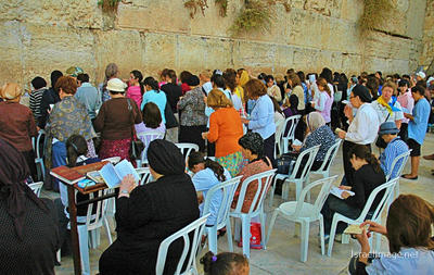 Kotel Women Praying 0040