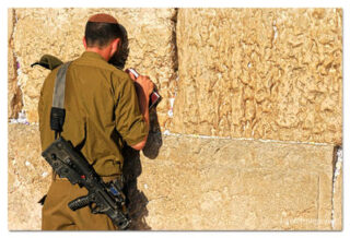 kotel soldier praying print Kotel Soldier Praying 0003